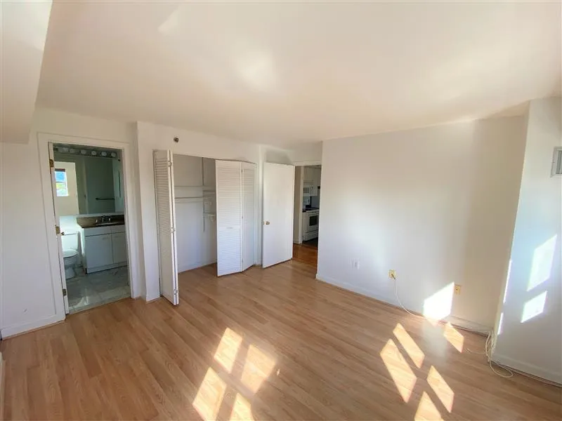 931 Massachusetts Ave, Mid-Cambridge