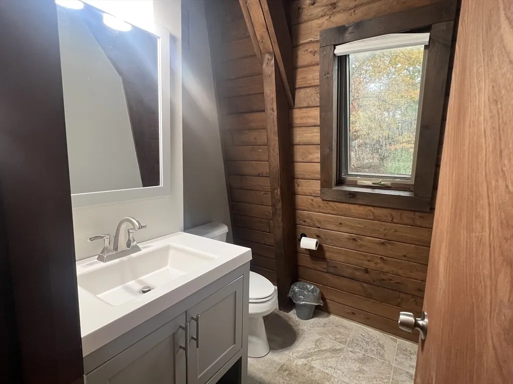 888 Salem St, Groveland