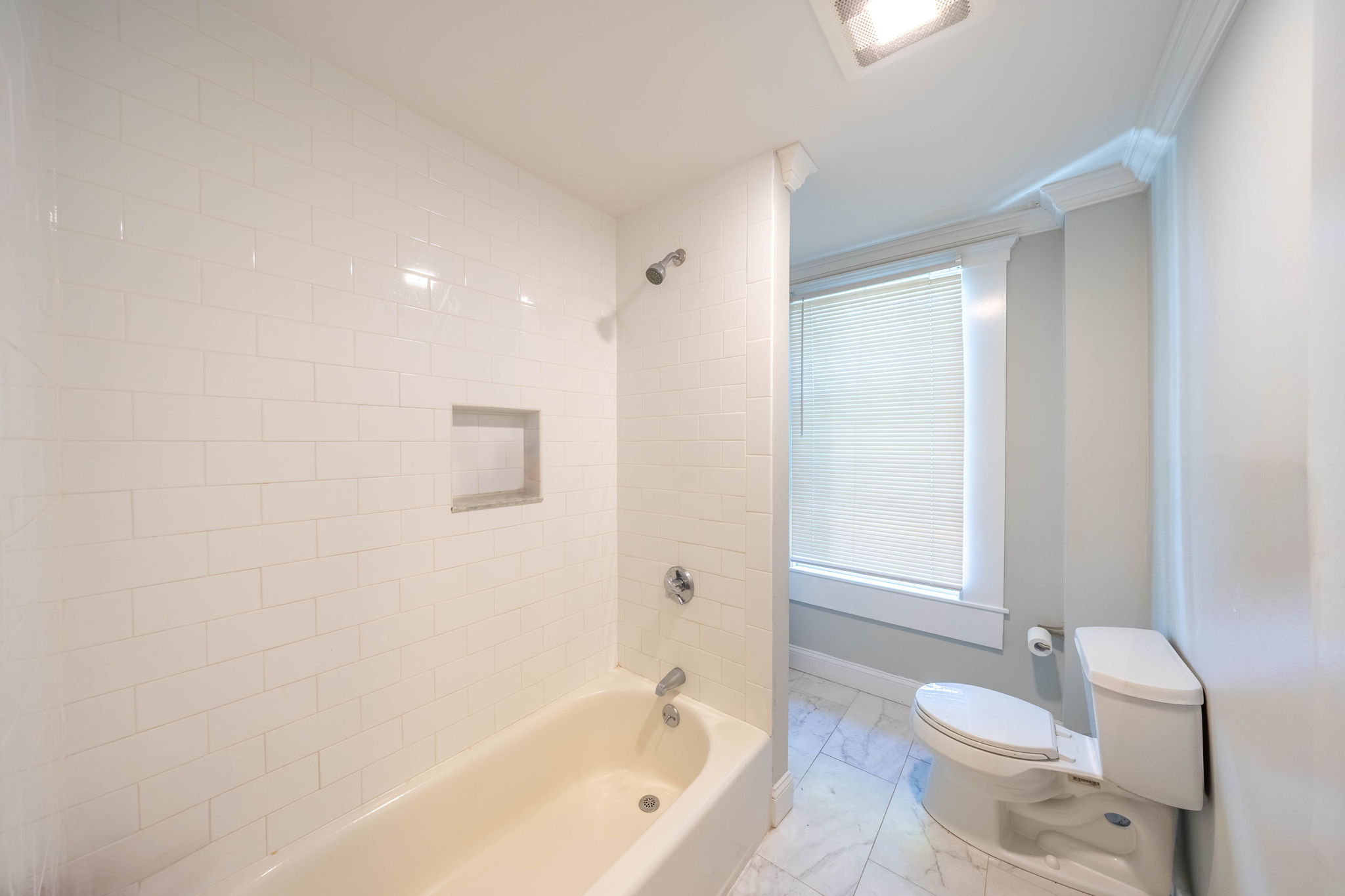 664 Moody St, South Side