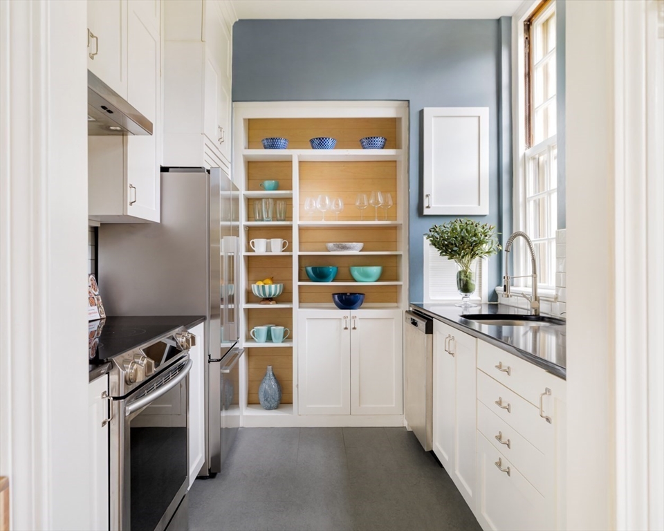 65 Glen Rd, Brookline Village