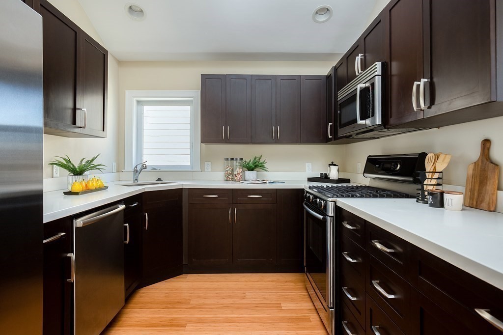 82 Pearson Ave, Powder House Square