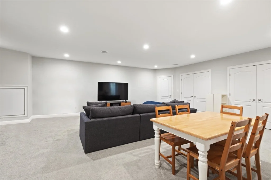 16 Zamora, Jamaica Plain