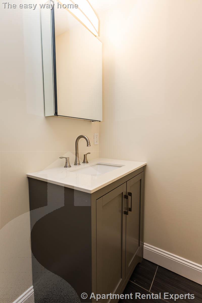 476 Fulton St, Medford Square