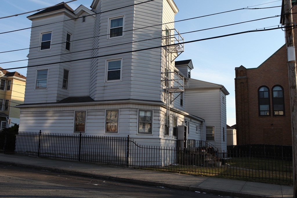 889 Pine, Fall River