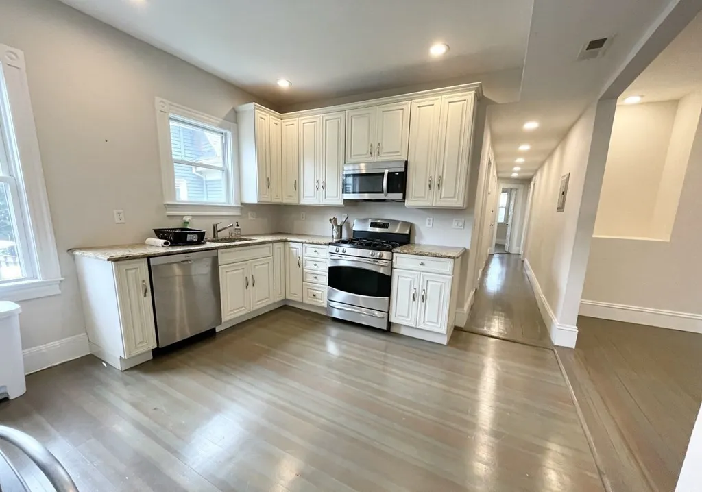 201 East Cottage, Dorchester