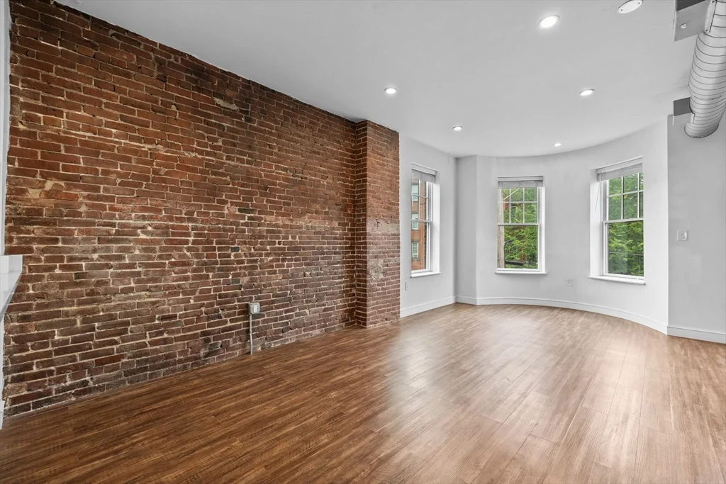 103-105 Broadway, Chelsea