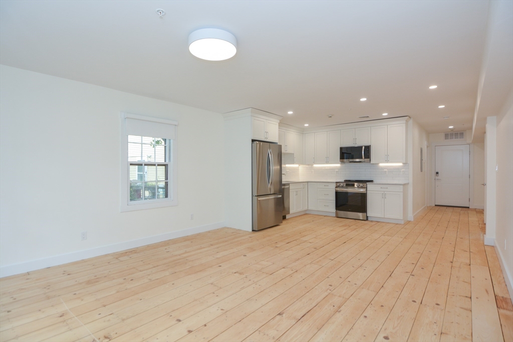 9 State St, Marblehead