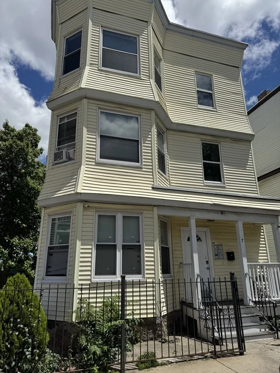 7 Woodward Park St, Roxbury