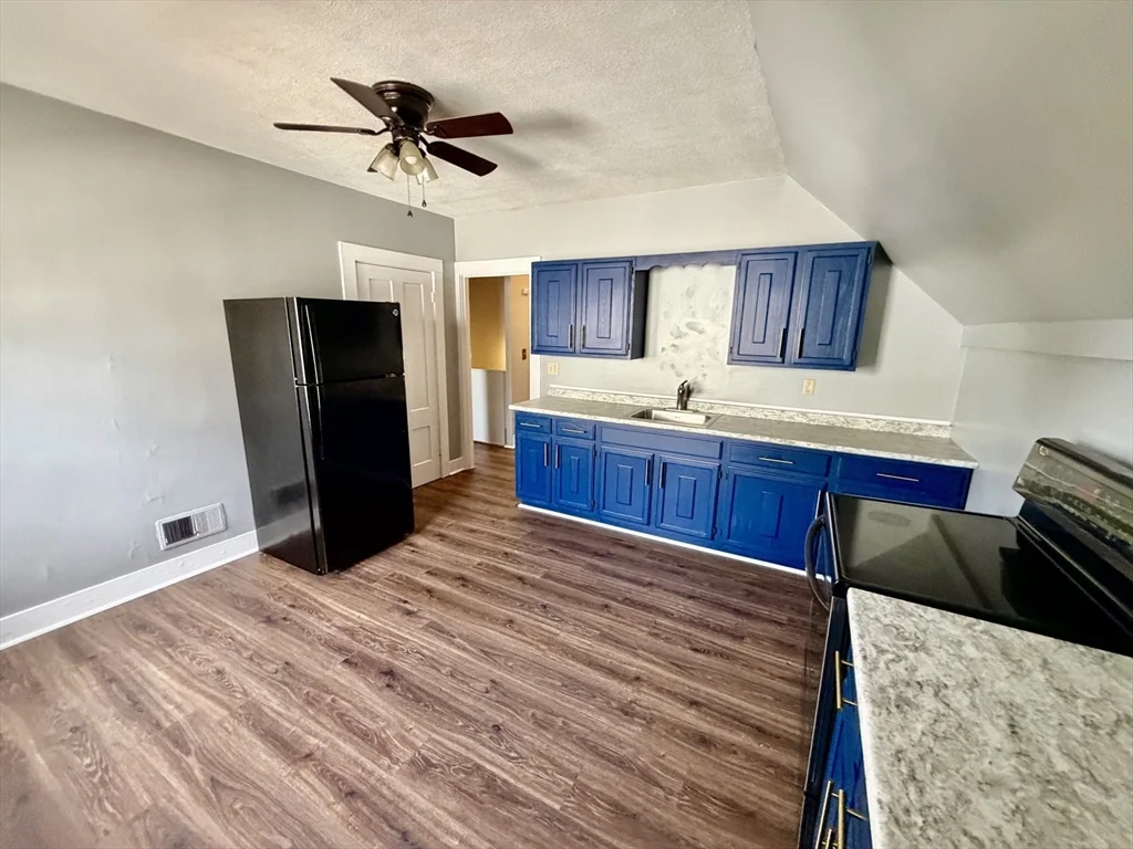 86 Maplewood Ave, Gloucester