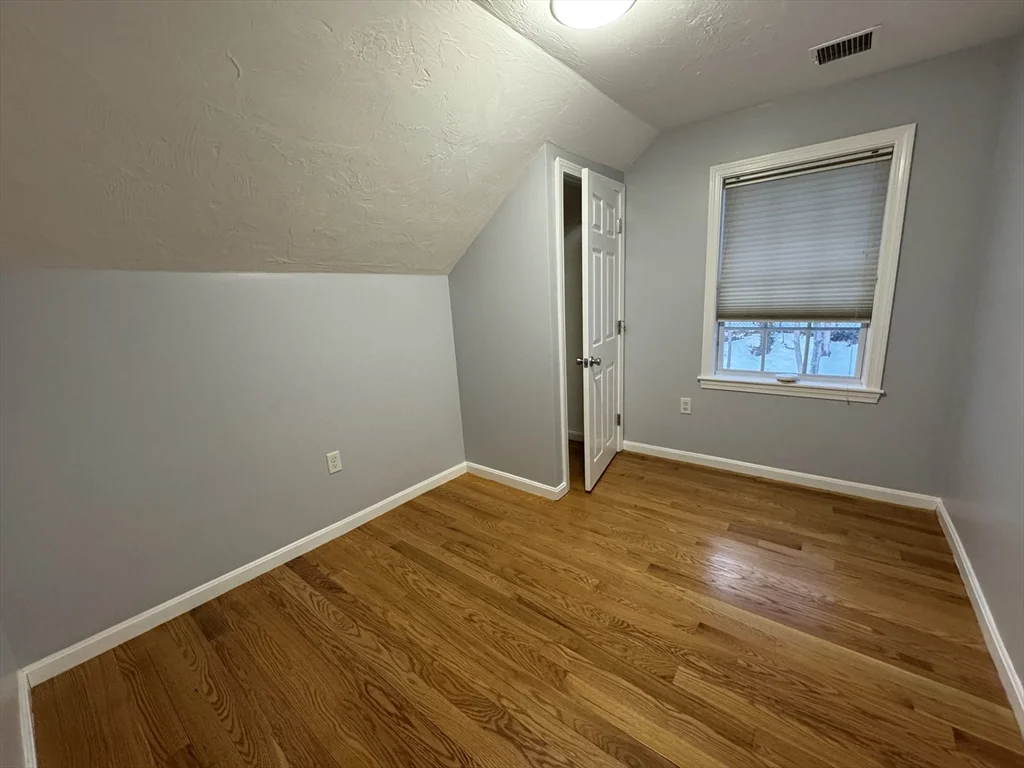 12 Bakers Ave, Weymouth