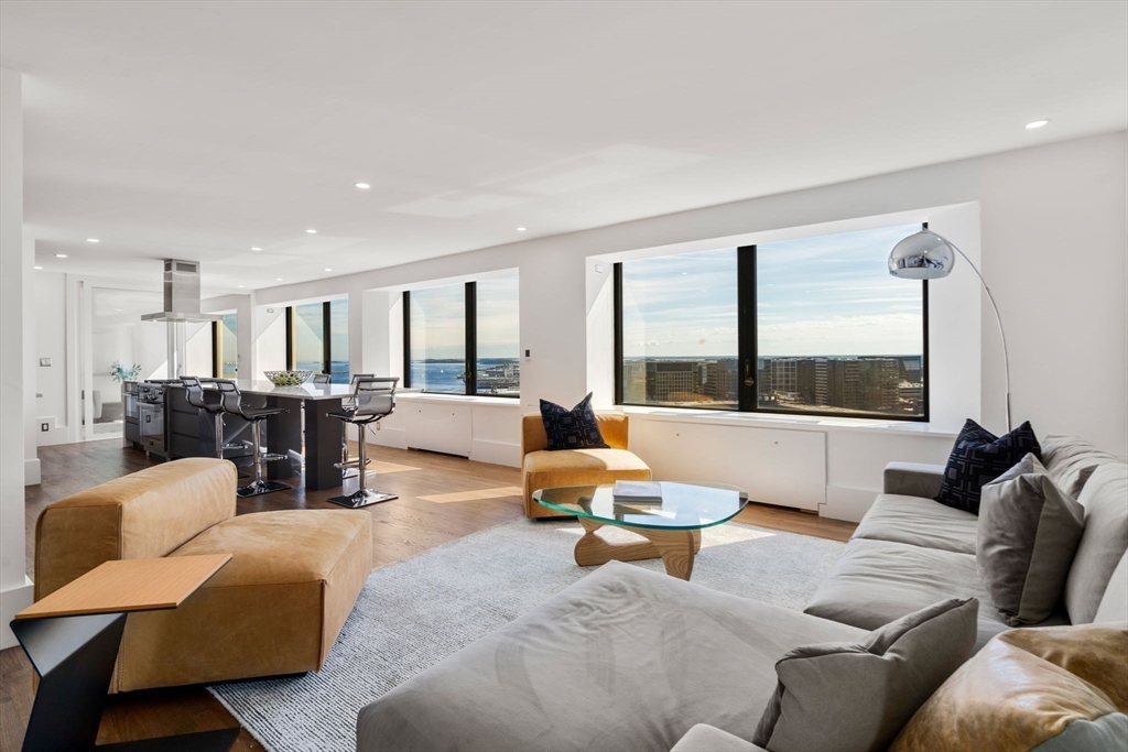 85 E India Row, Waterfront