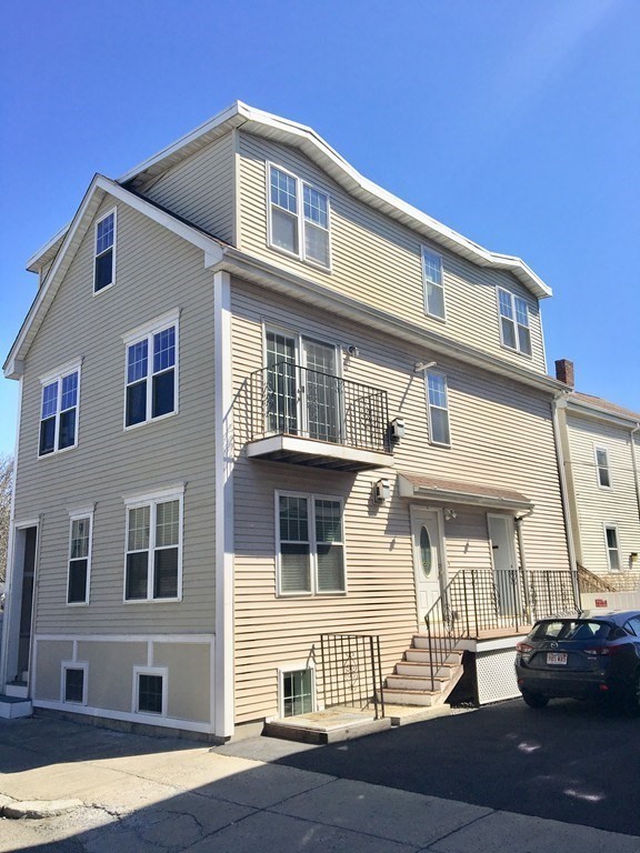 8 Mohawk St, South Boston