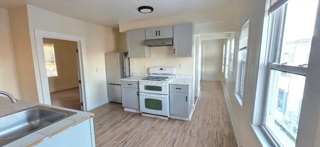 18 Linden St, Rockland