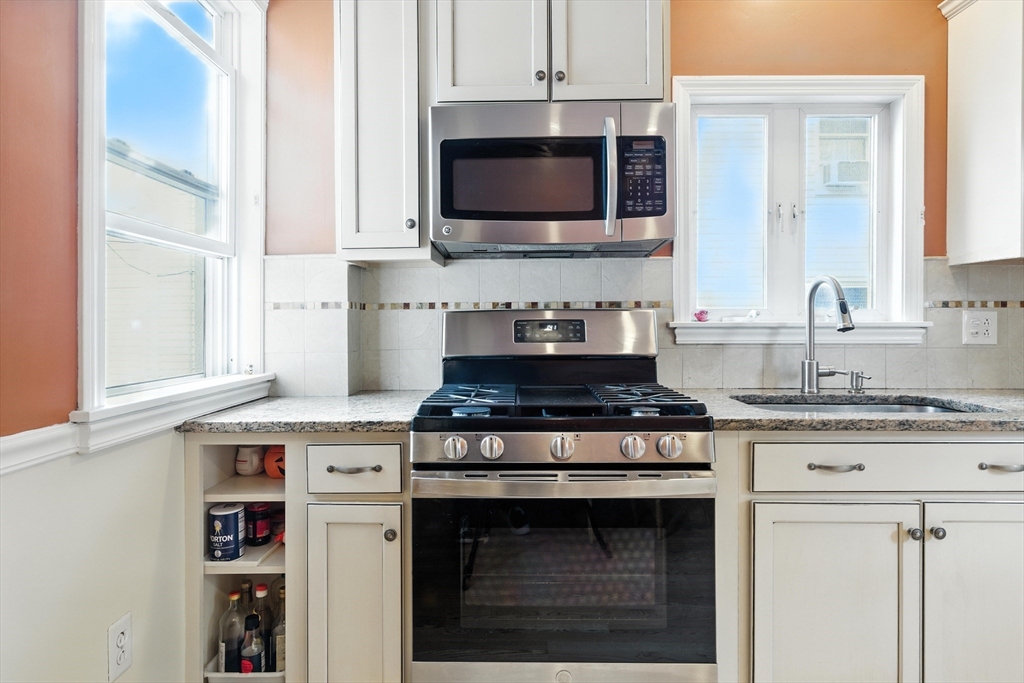 254 Park St, West Roxbury