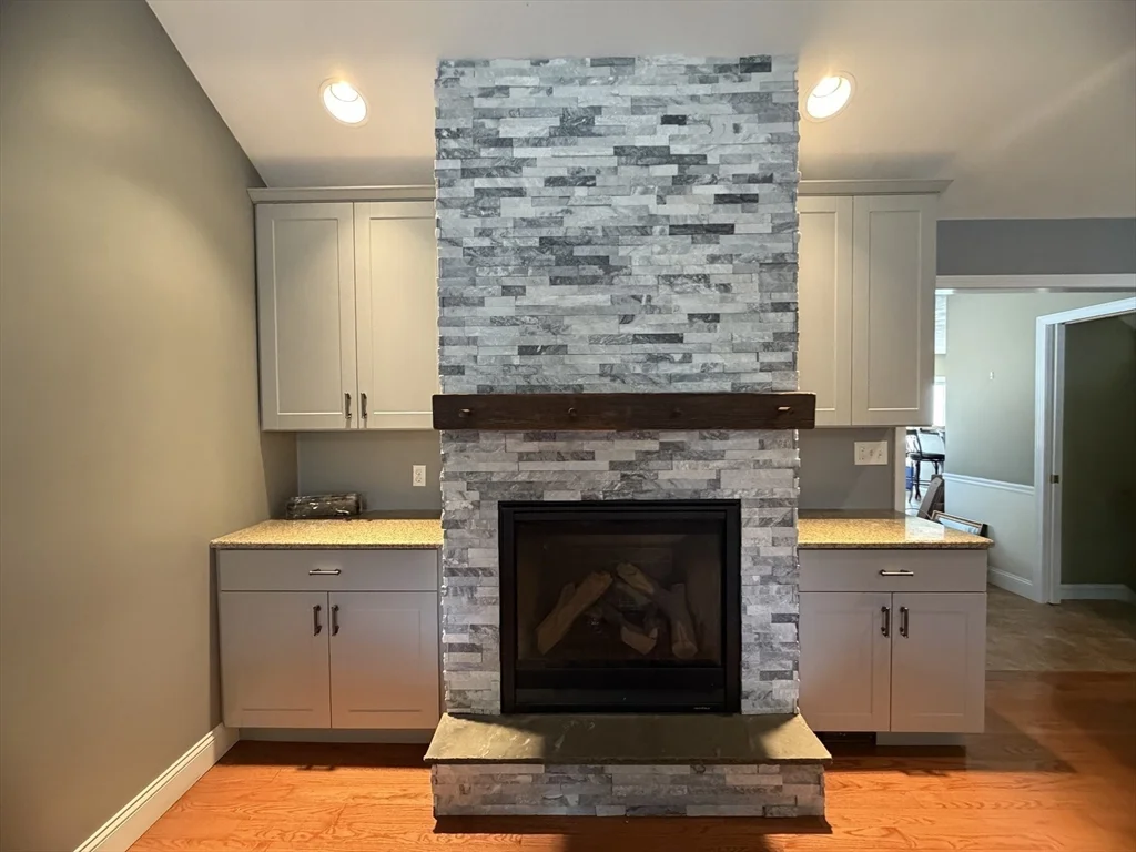 81 N Main St, North Bellingham