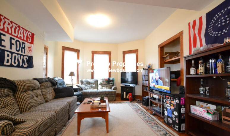 346 Faneuil St, Oak Square