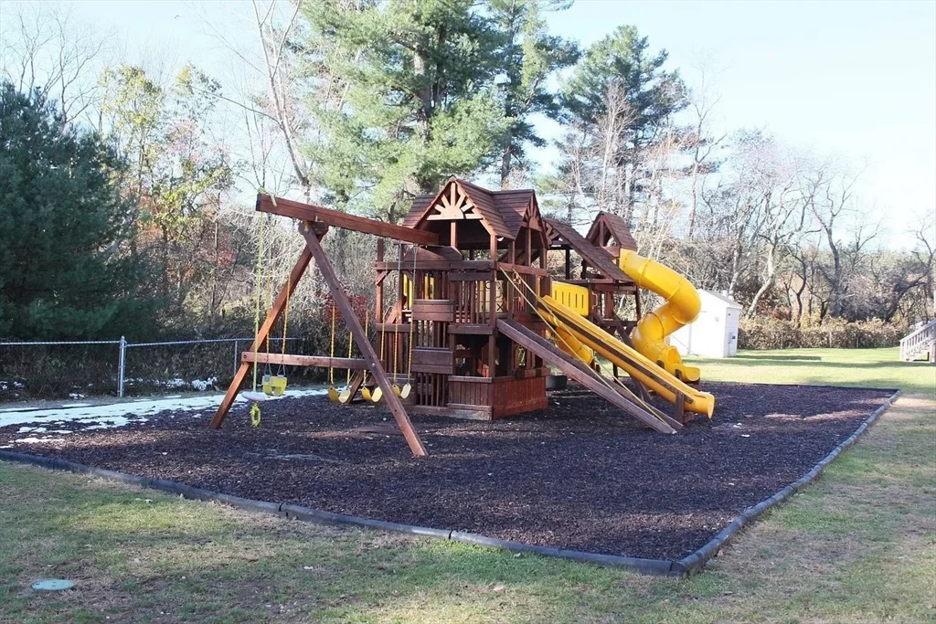 `100 Nutting Rd, Westford