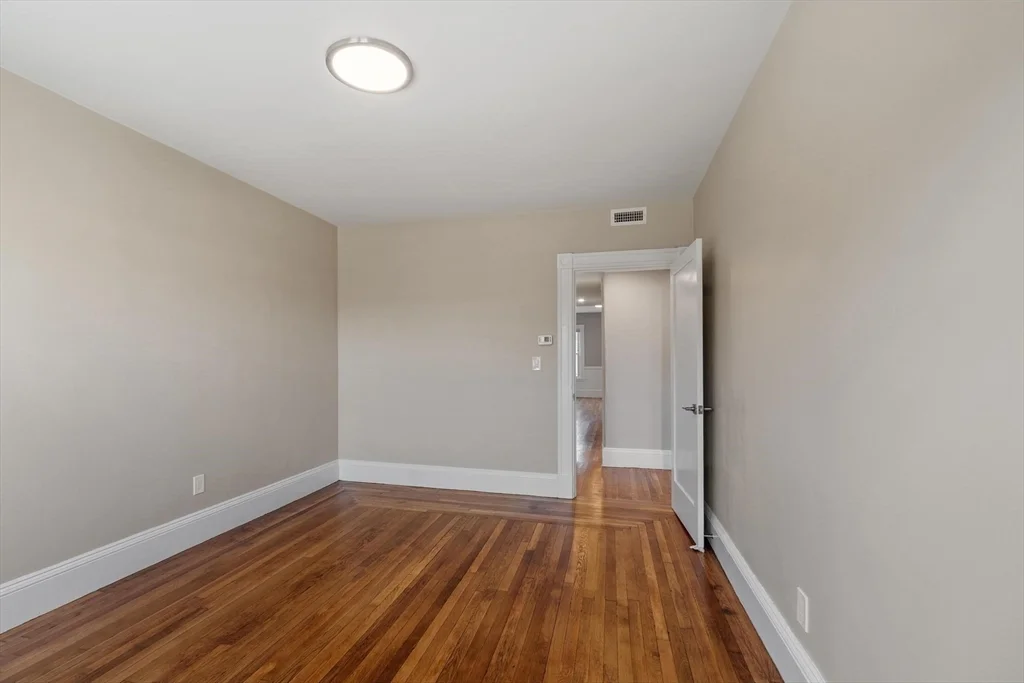 1590 Cambridge St, Mid-Cambridge