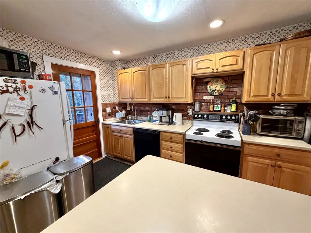 157 Riverview Ave, Waltham