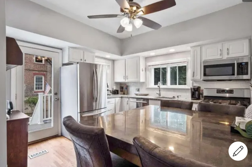 66 Bolton St, South Boston