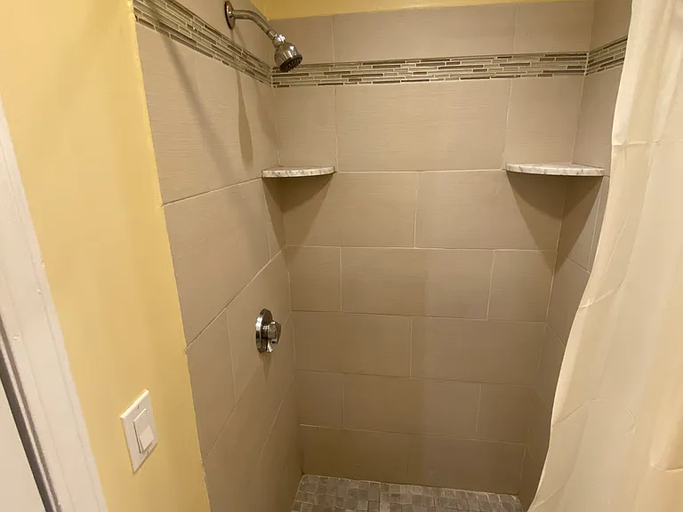 27R Albion St, Powder House Square