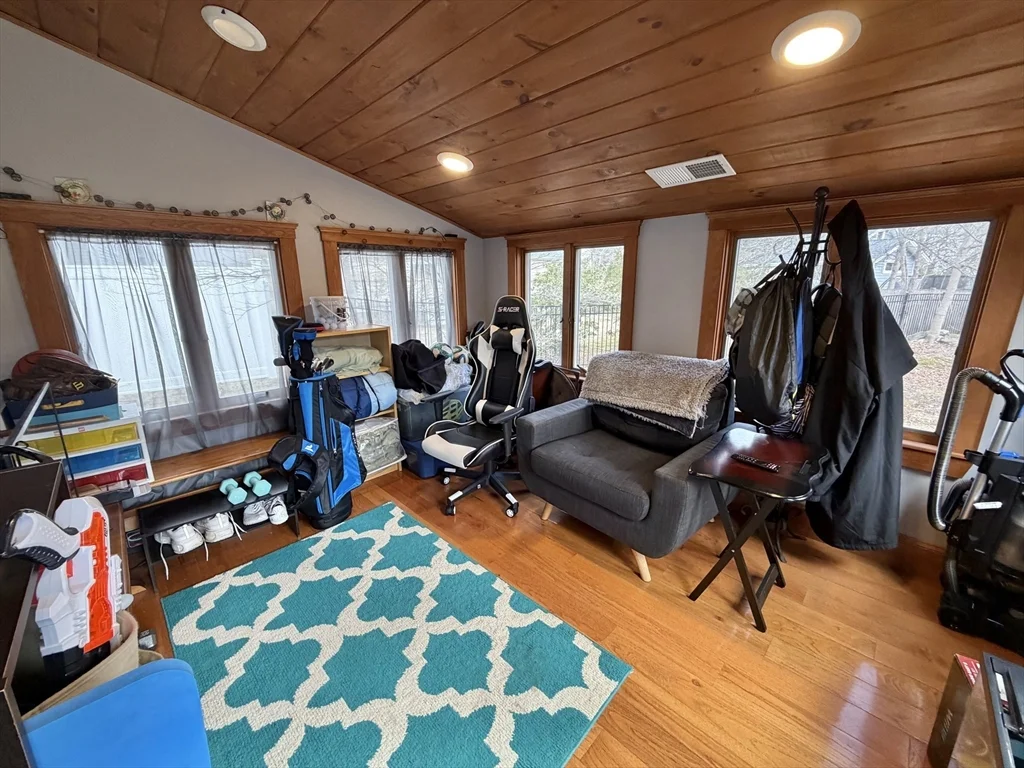 176 Upland Ave, Newton