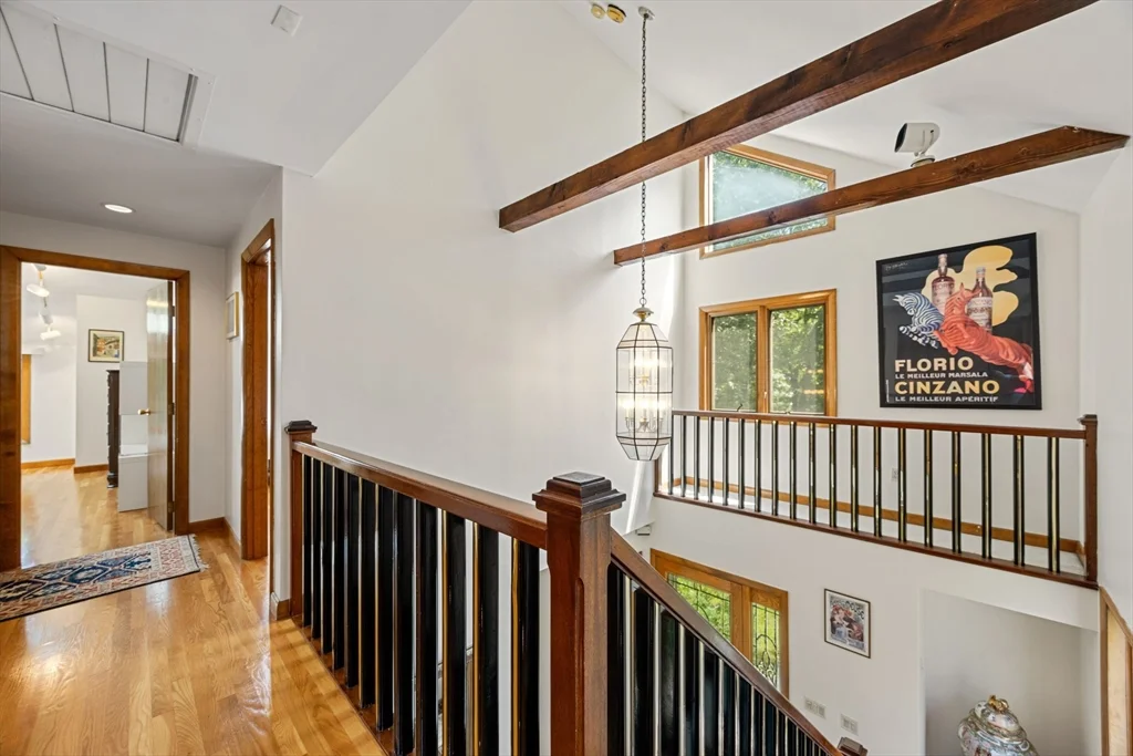 4 Crestview Ln, Milton