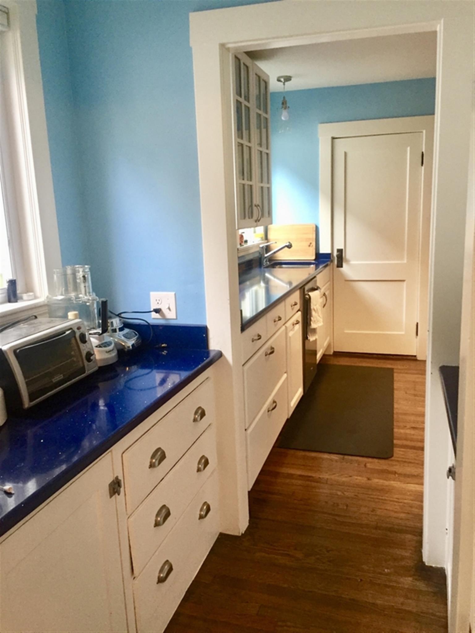 33 Irvington Rd, West Somerville