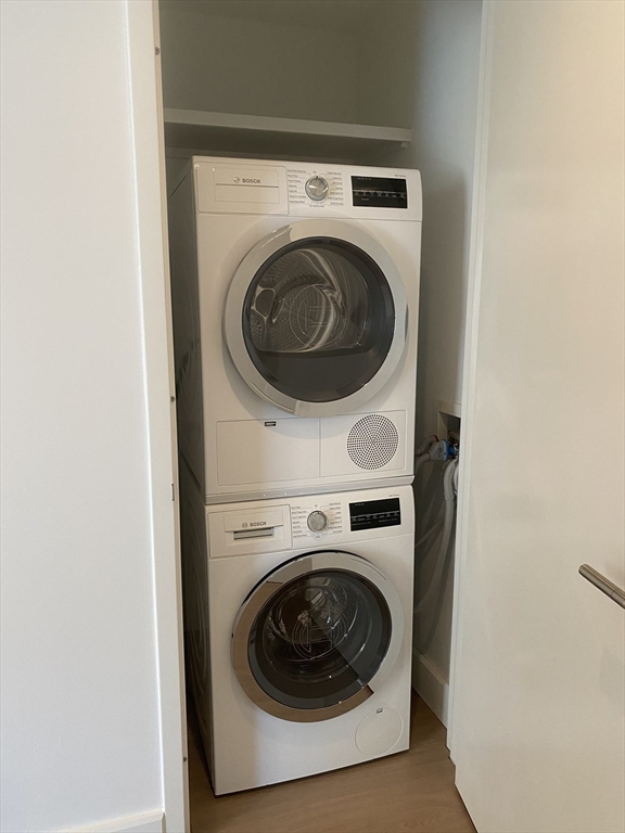 100 Lovejoy Wharf, Waterfront