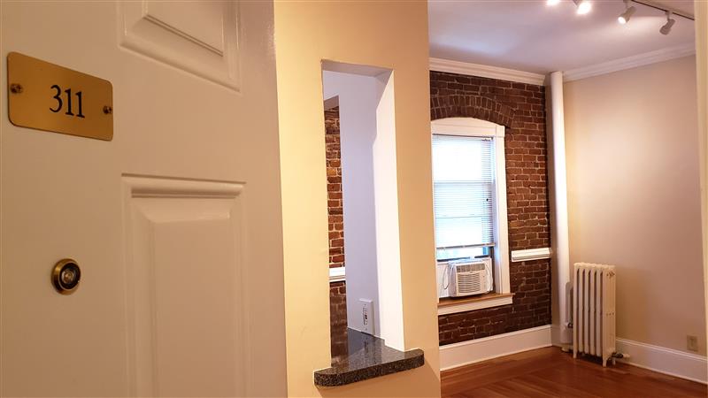 888 Massachusetts Ave, Riverside