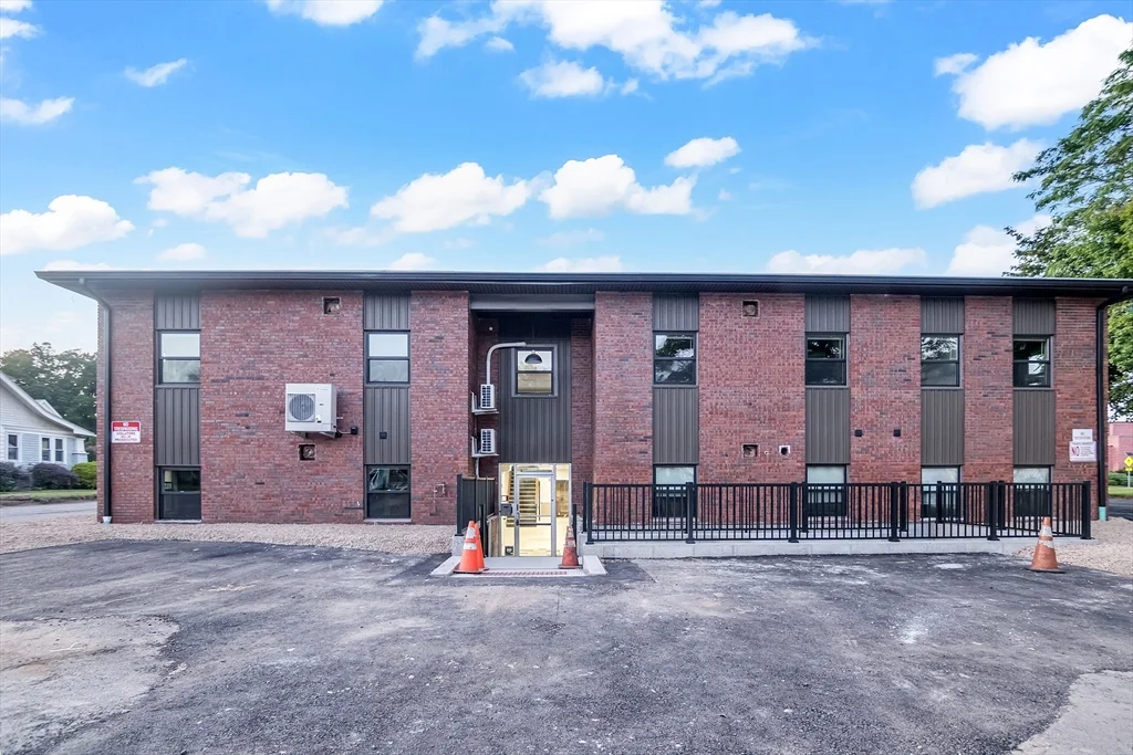 70 Court St, Westfield