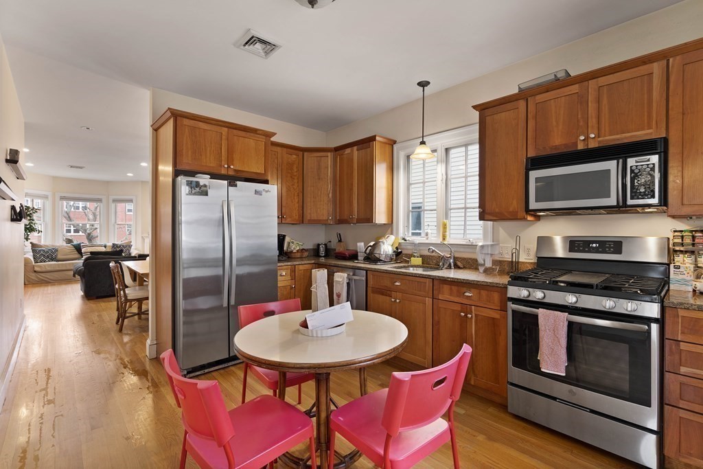 131 Putnam Ave, Cambridgeport