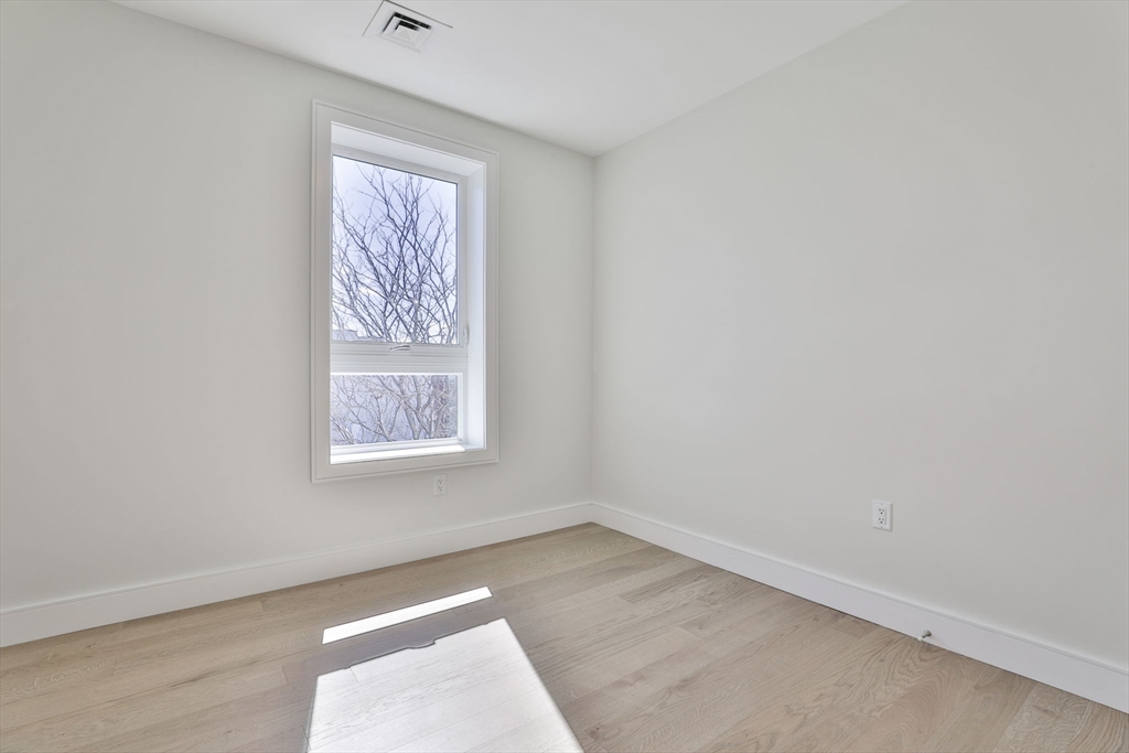 301 Border St, East Boston