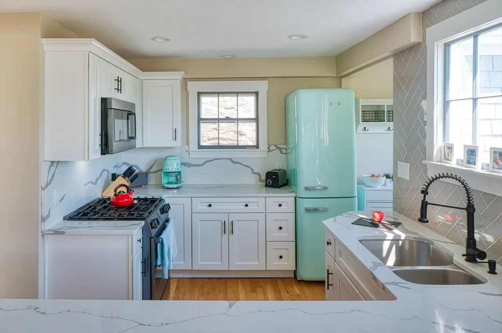 11 Gingerbread Hill, Marblehead