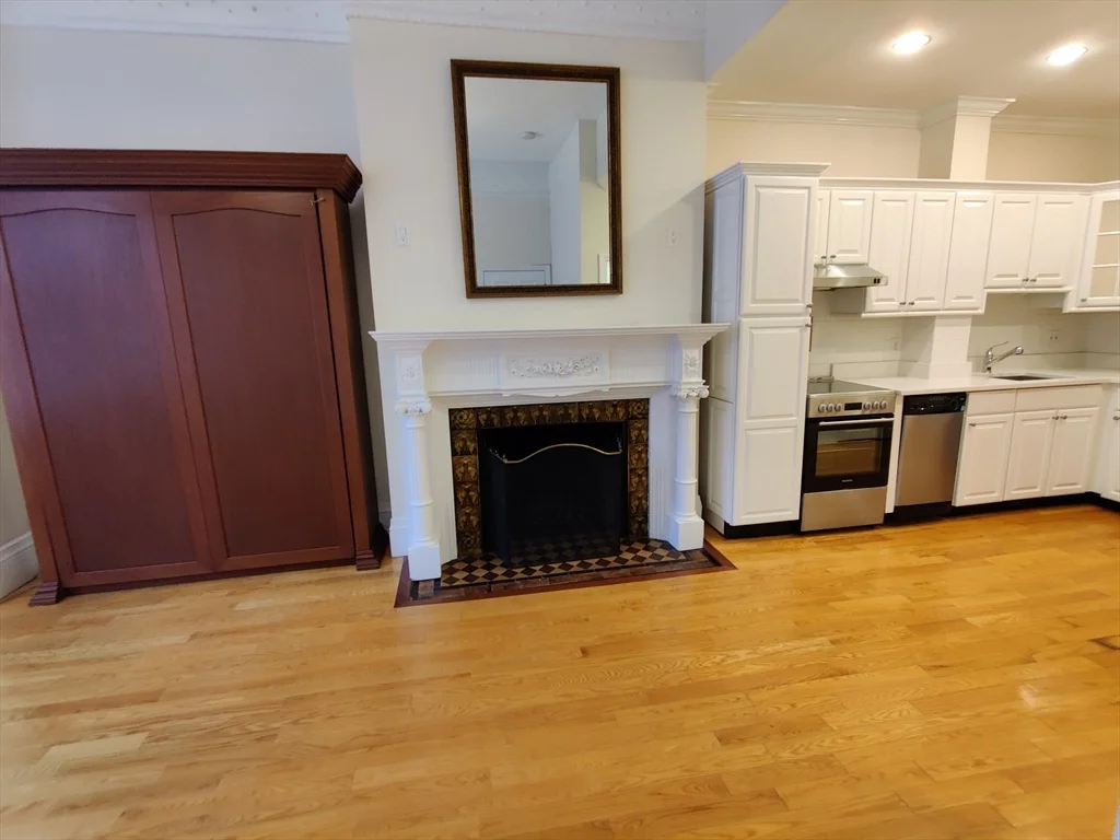 394 Marlborough St, Back Bay