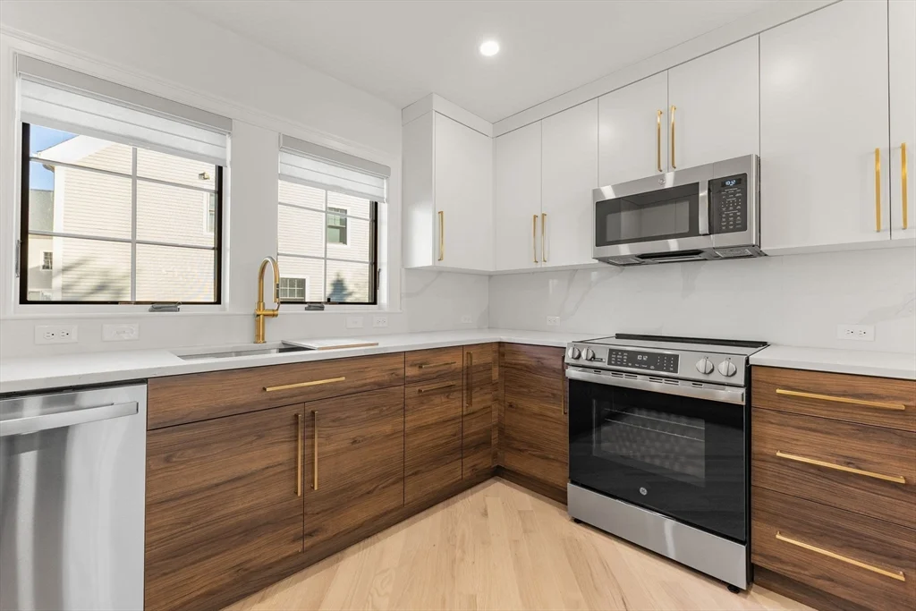 7 Chatham St, Watertown