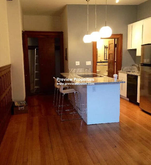 849 Beacon St, Fenway