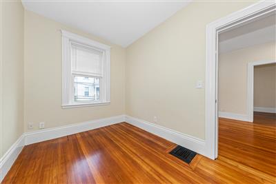 40 Brackett St, Oak Square