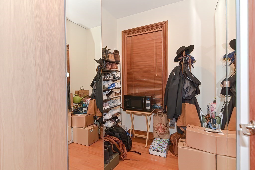 176 Hillside St, Mission Hill