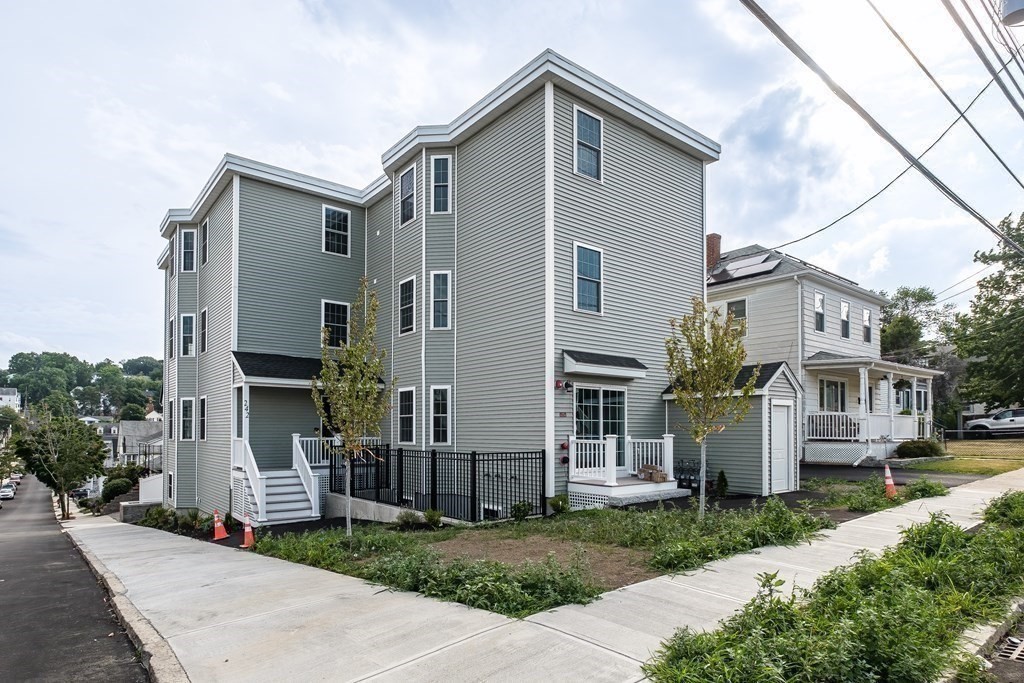 242 Mountain Ave, Revere