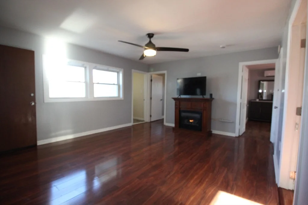 522 Slade T, Fall River