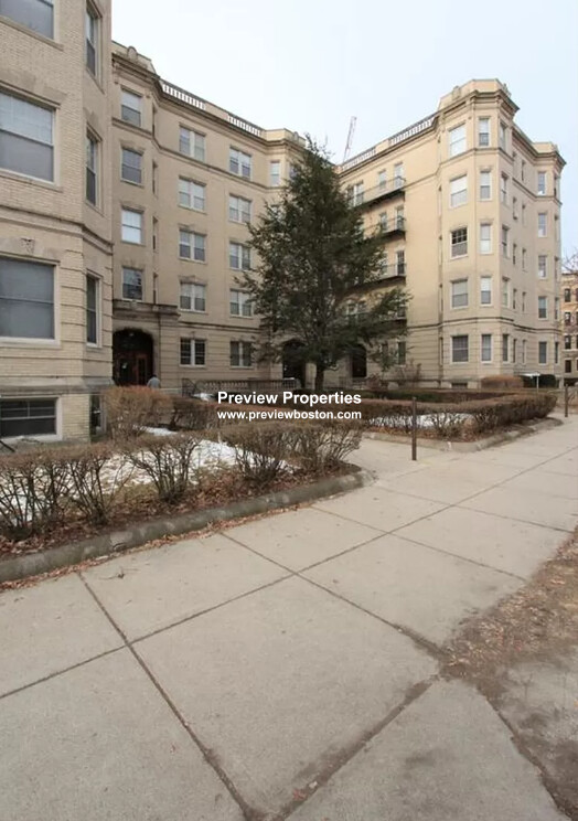 27 Park Dr, Fenway
