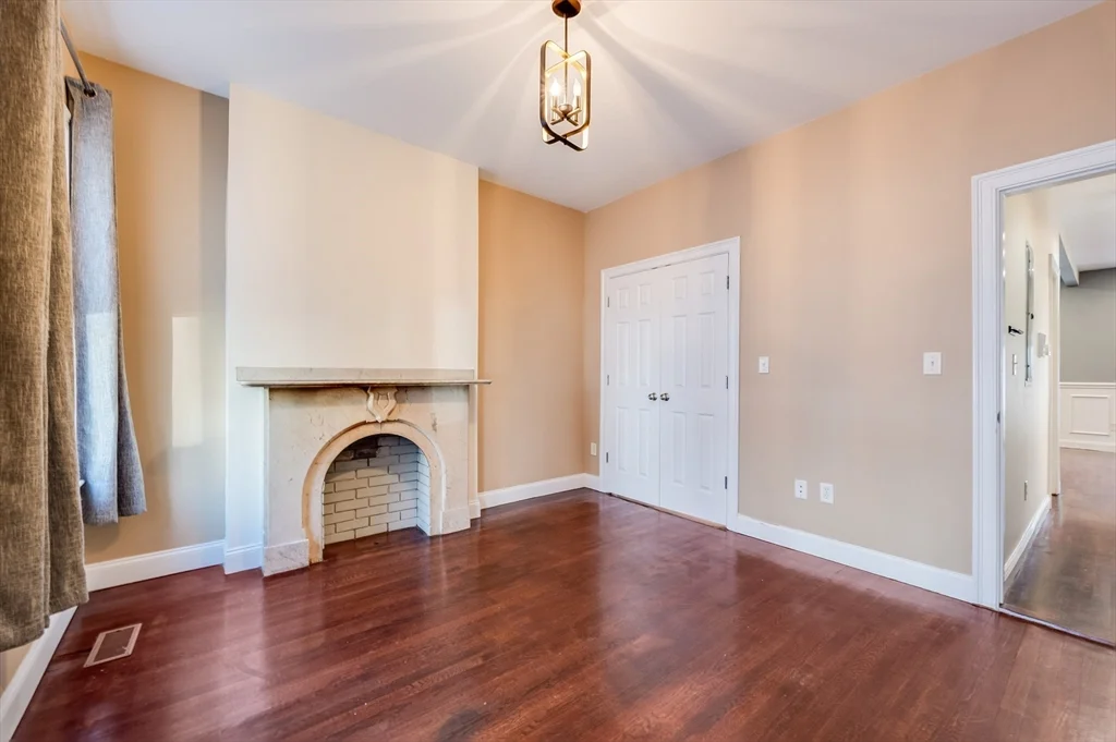 110 N St, South Boston