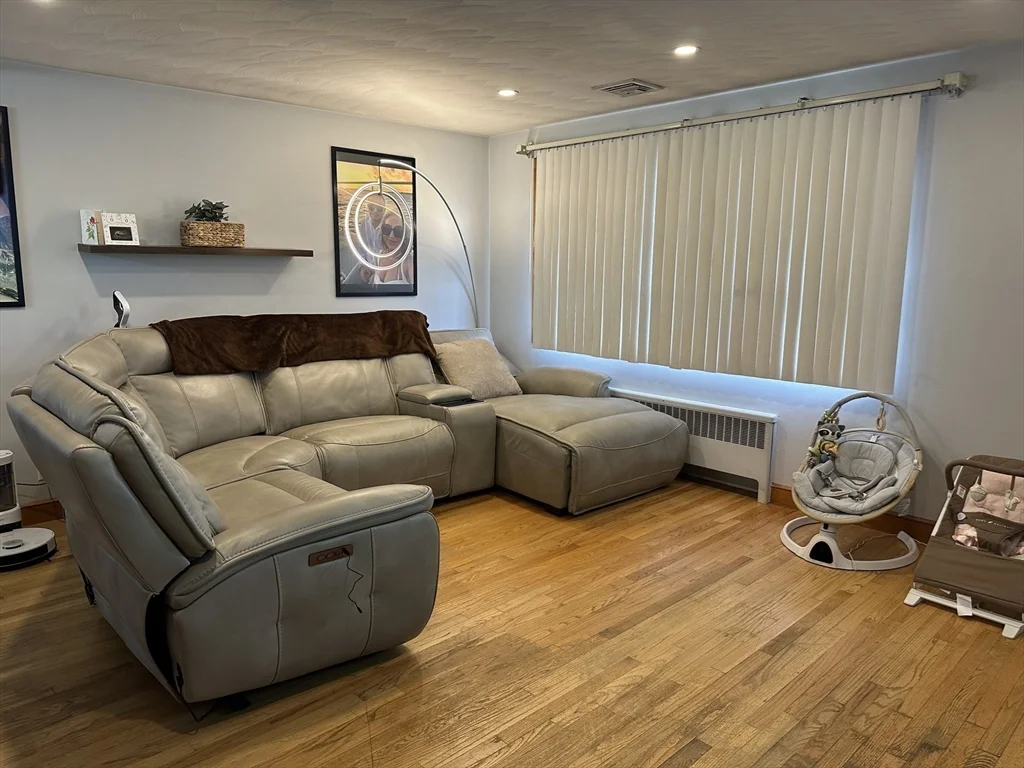 3 Melo Rd, Woburn