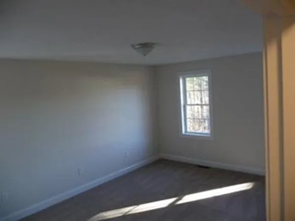 55 Wenham Rd, Carver