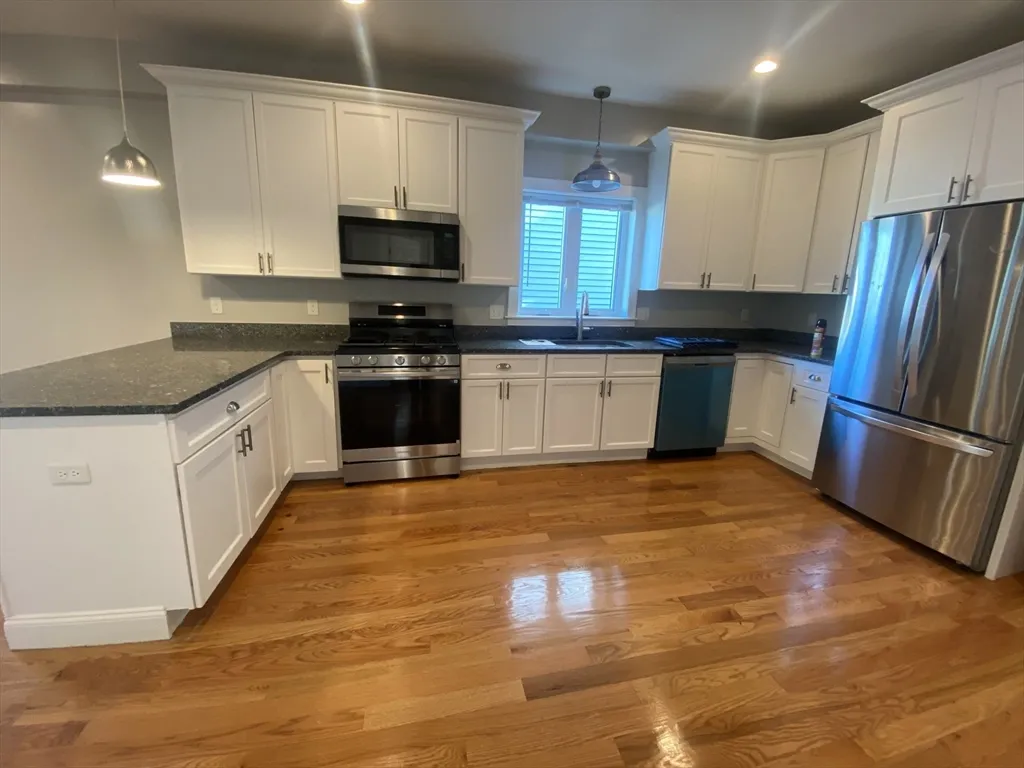 17 Maywood St, Roxbury