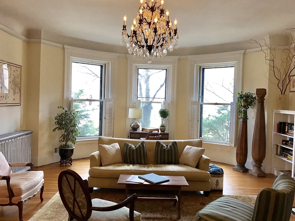 290 Commonwealth Ave, Back Bay