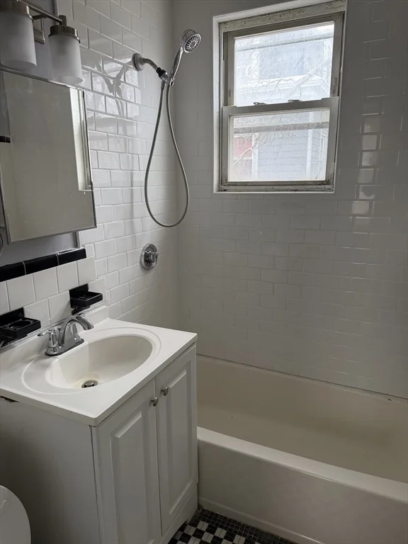 229 Jackson St, Lawrence