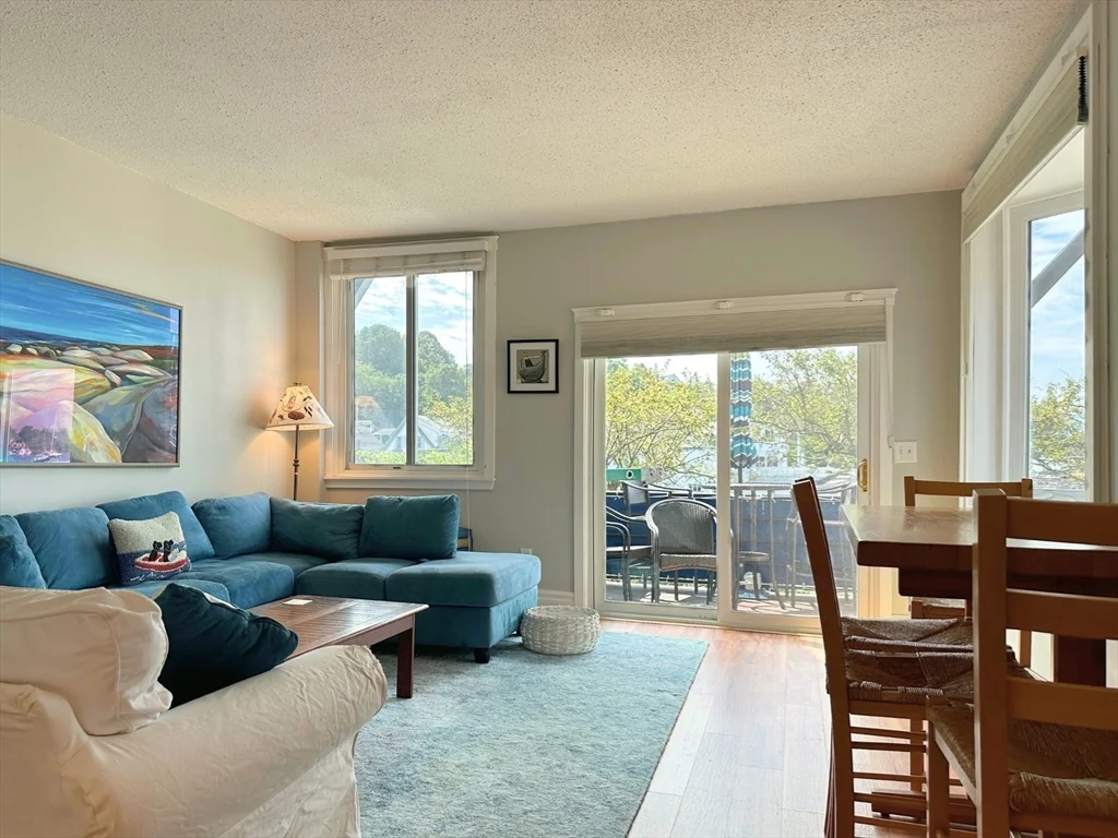 5 Pirate's Ln, East Gloucester