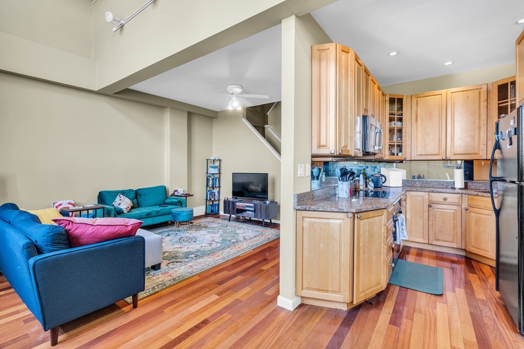 350 W 4th, South Boston